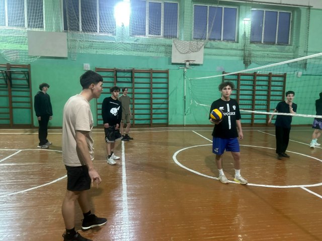 ? Волейбольные новогодние страсти кипели в первом корпусе! ?